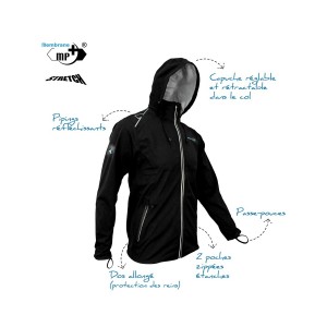 ジャケット両外側に止水ジッパー付きのポケットあり。 フード不使用時には、襟の立ち上がり部分に完全に収納することができる。