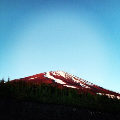 定番の富士山。しかし、登山としては人も砂もw多く、決して面白いところではない。どちらかというと鍛錬に行くという感じ。今年はレースに出ていないので鍛錬する気にもなれず、1回のみ。