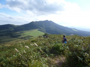 田代山下山コースから七時雨山を望む